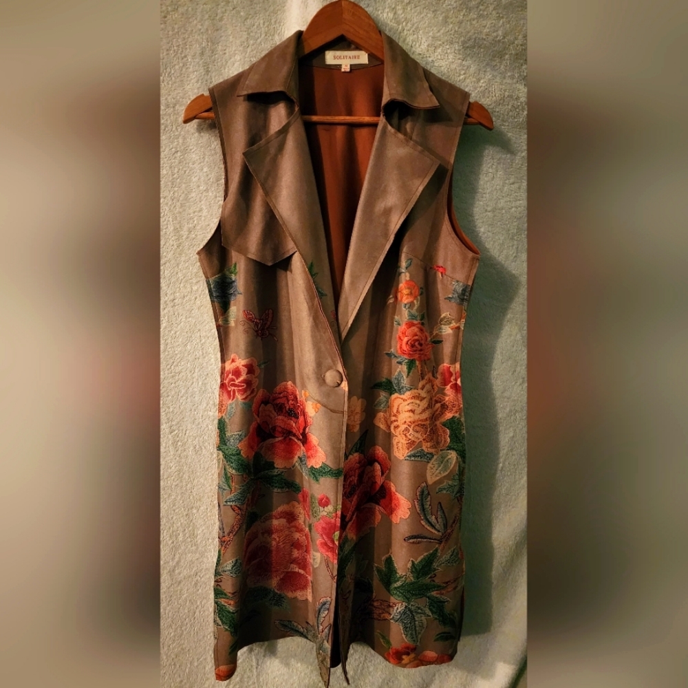 Solitaire Faux Suede beautiful Floral vest